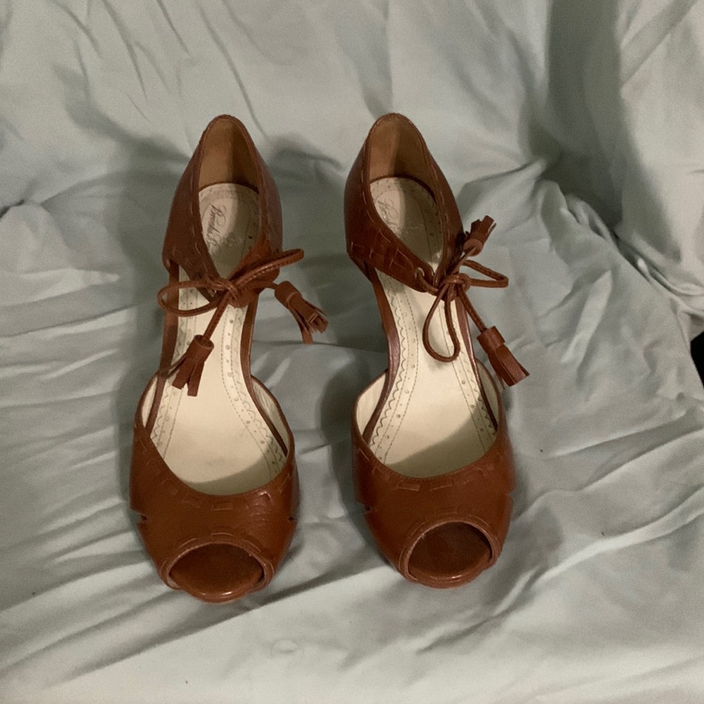 Leather 3in heels rarely worn